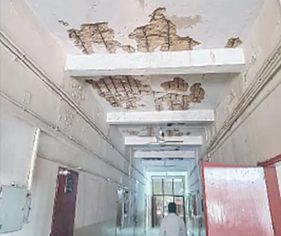   Chipped plaster and cracks in the ceiling and walls are a common sight in Karachi University.&mdash;White Star/file  