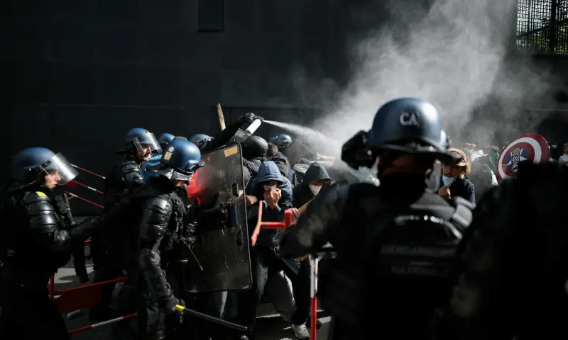 rotesters clash with French gendarmes, as French high school and university students attend a demonstration in Nantes as part of a nationwide day of protests and blockades to demand better school conditions in France, October 8, 2026. —Reuters