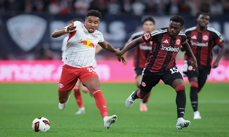RB Leipzig’s Christopher Nkunku (L) and Eintracht Frankfurt’s Noel Aseko vie for the ball during their Bundesliga match at the Red Bull Arena Leipzig n Leipzig on October 10, 2026. —AFP