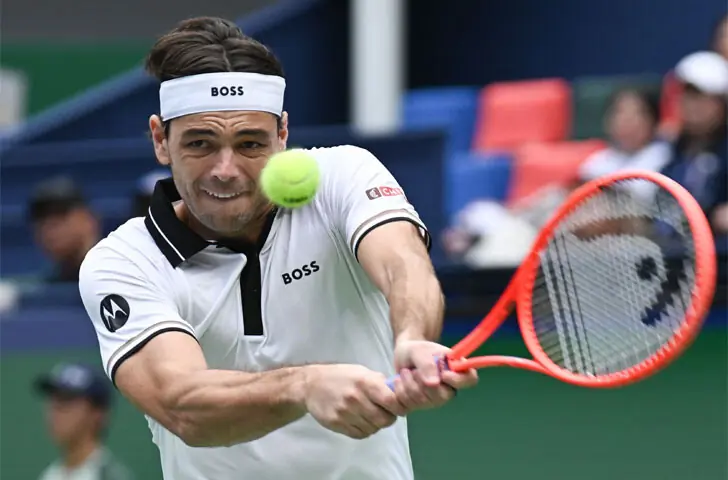 TAYLOR Fritz of the US hits a return against Greece’s Stefanos Tsitsipas during their Shanghai Masters round-of-32 match at the Qizhong Forest Sports City Arena on Monday.—AFP