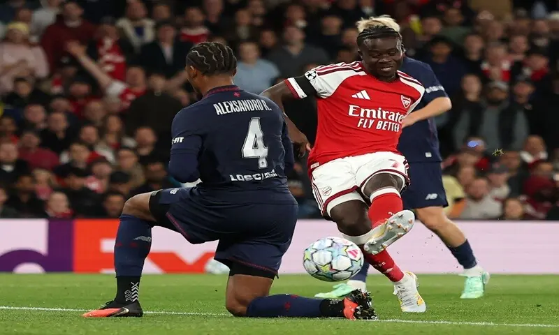 Arsenal’s Bukayo Saka (R) shoots to score against Lille during their Champions League first round match at the Emirates Stadium in London, England, on October 13, 2026. —AFP