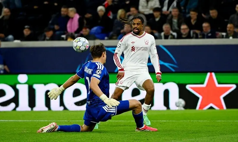 Liverpool’s Bradley Barcola (R) in action during the Champions League first-round match against LASK at the Raiffeisen Arena in Linz, Austria, on October 14, 2026. —Reuters