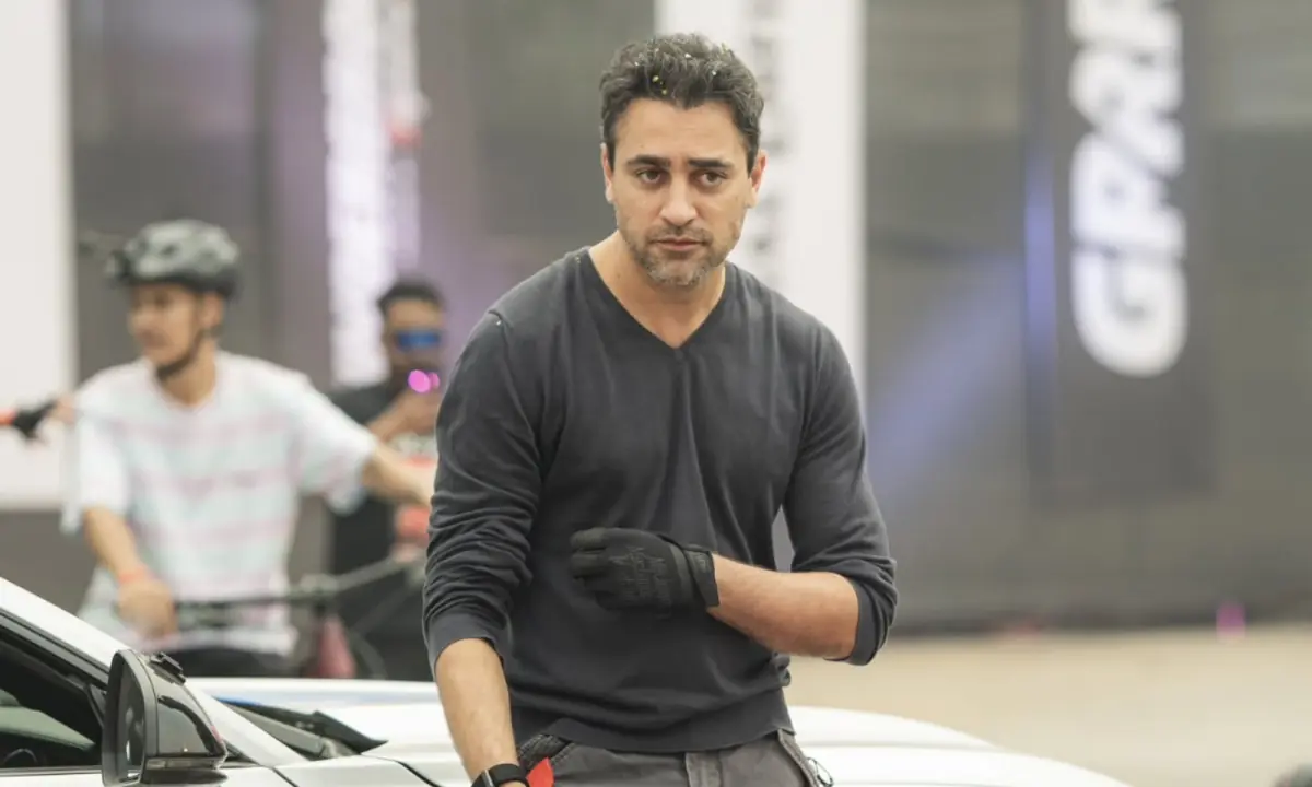 Mumbai police asks actor Imran Khan to leave India by Oct 28 Mumbai police asks actor Imran Khan to leave India by Oct 28