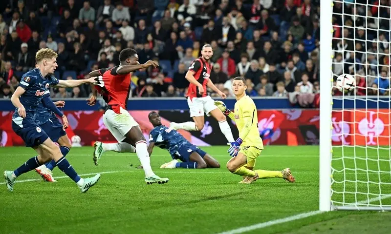 AC Milan’s Alphadjo Cisse (second L) scores against RB Salzburg during their UEFA Europa League first-round match at Stadion Salzburg in Salzburg, Austria, on October 15, 2026. —Reuters
