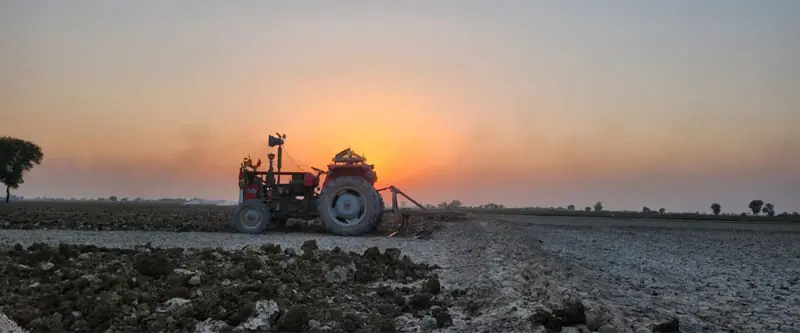  Farm workers in Balochistan often work more than the stipulated eight hour daily, while often earning less than the minimum wage. Some even work for food | Photo by Zaheer Baloch 