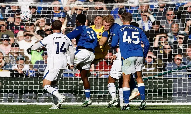 Chelsea goalkeeper Emiliano Martinez collides with Everton’s Jarrad Branthwaite during their Premier League match at the Hill Dickinson Stadium in Liverpool on October 17, 2026.— Reuters