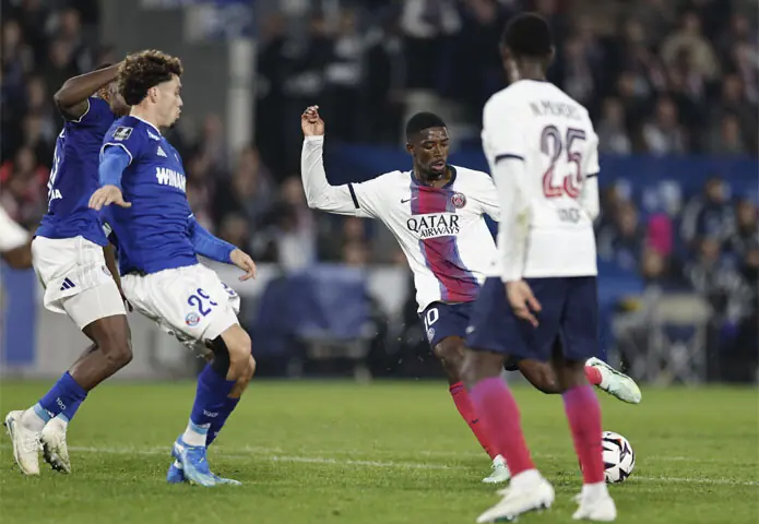 PSG’s Ousmane Dembele (second R) shoots to score against Strasbourg during their Ligue 1 match at Stade de la Meinau on Saturday.—Reuters