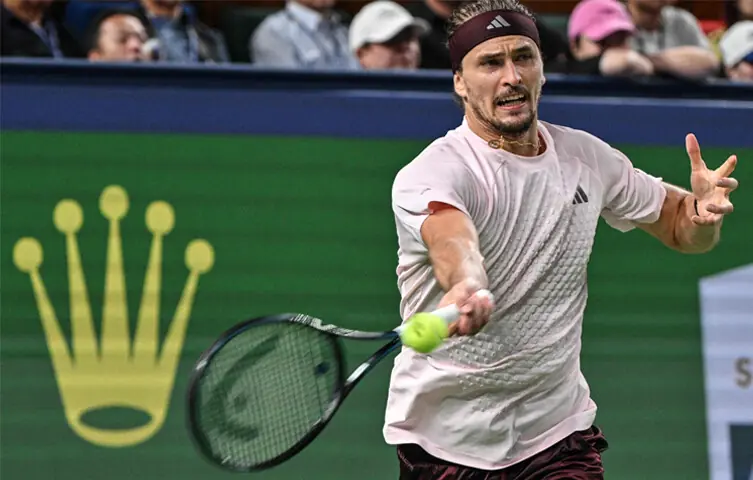 GERMANY’S Alexander Zverev hits a return against Alejandro Davidovich Fokina of Spain during their Shanghai Masters semi-final at the Qizhong Forest Sports City Arena on Saturday.—AFP
