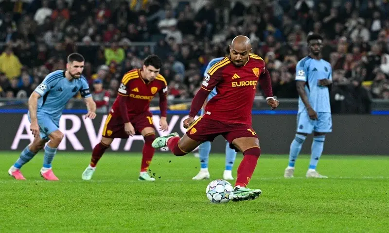 AS Roma’s Donyell Malen shoots to score from the penalty spot against Slovan Bratislava during their UEFA Champions League first-round match at the Olympic Stadium in Rome, Italy, on October 20, 2026. —AFP