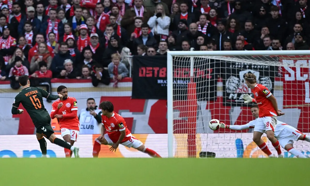 Werder Bremen’s Ludovit Reis (L) scores against Mainz during their Bundesliga match at the MEWA Arena in Mainz on October 24, 2026. —AFP