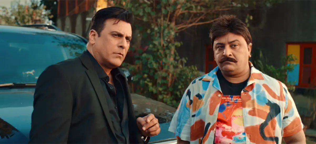  Shamoon Abbasi (left) and Honey Albela (right) 