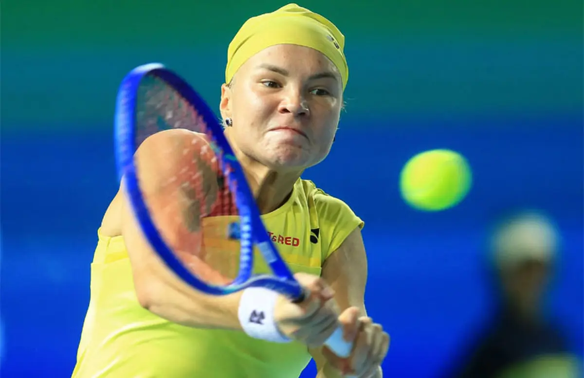RUSSIA’S Diana Shnaider hits a return against Elena Rybakina of Kazakhstan during their Ningbo Open semi-final at the Yinzhou Tennis Centre on Saturday.—AFP