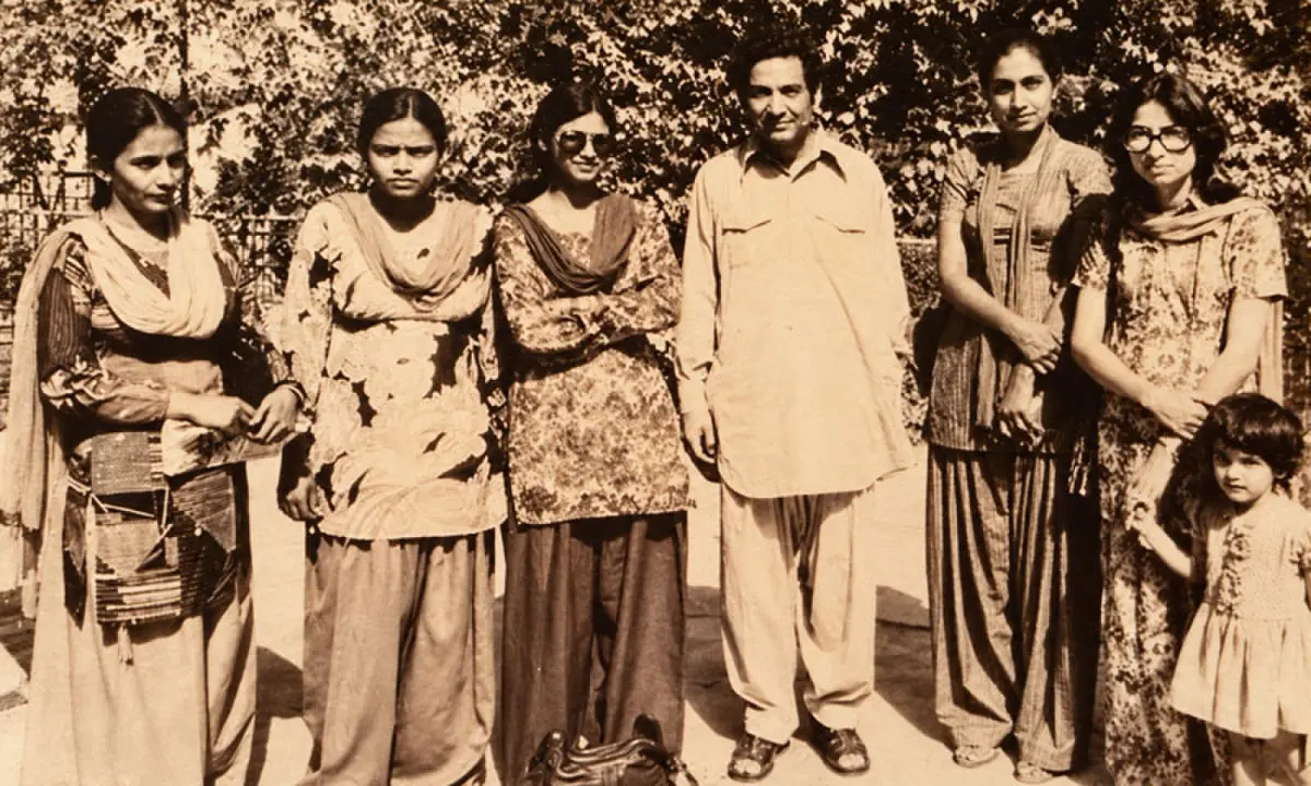 Mahnaz Rahman (extreme right) and her daughter Fayfay pictured with the Pakistan Federal Union of Journalists (PFUJ) president and Pakistan Times Karachi bureau chief Minhaj Barna | Courtesy the writer