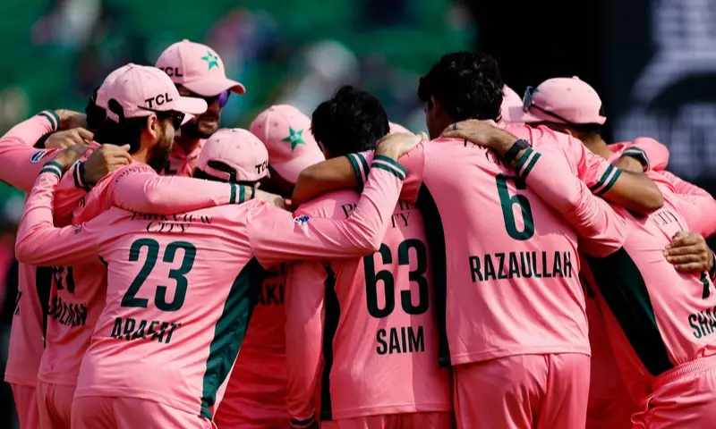Why are Pakistan wearing a pink jersey today?