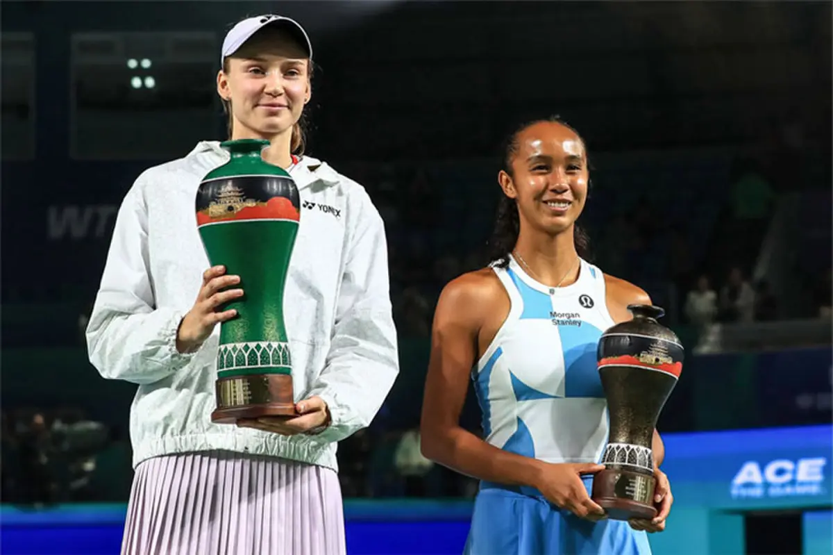   NINGBO: Kazakhstan&rsquo;s Elena Rybakina (L) and Leylah Fernandez of Canada pose with their respective winner and runner-up trophies after the Ningbo Open final on Sunday.&mdash;AFP  