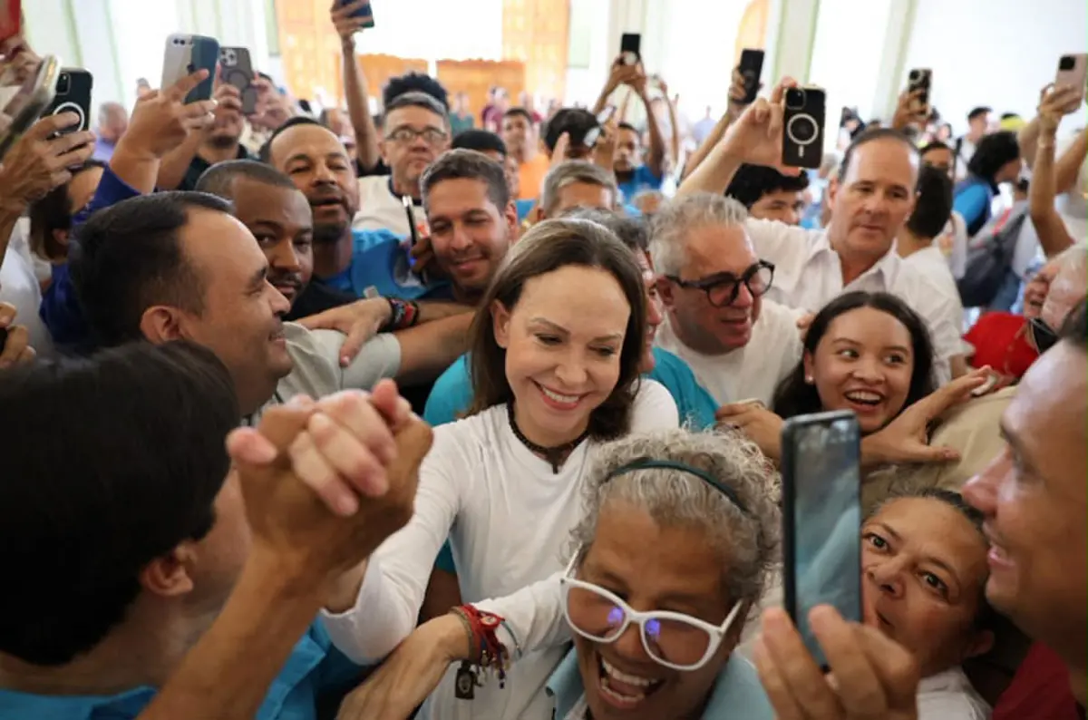   Opposition leader Maria Corina Machado arrives at the Church of Santa Rosa in Barquisimeto.&mdash;AFP  