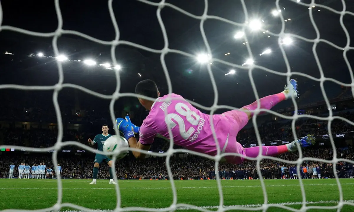 Manchester City goalkeeper Geronimo Rulli saves a penalty by Lewis Dunk of Brighton and Hove Albion during their English League Cup fourth-round match at the Etihad Stadium in Manchester on October 28, 2026. —Reuters