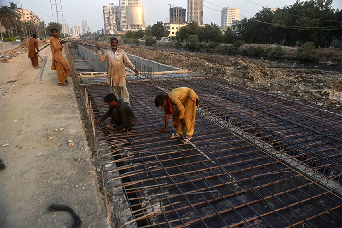 Labourers lay an iron mesh for concrete pouring as work to cover a major portion of Nehr-i-Khayyam progresses at a fast pace in Clifton on Thursday.&mdash; Fahim Siddiqi / White Star