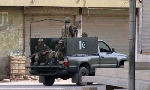 FC arrest suspected militant in Chaman, recover suicide jackets