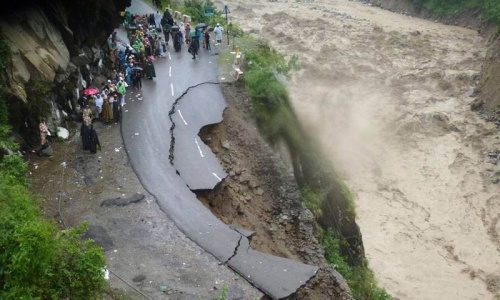 India monsoon floods leave 120 dead