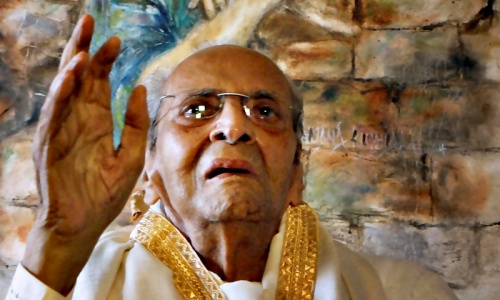 Beloved Bollywood villain Pran cremated