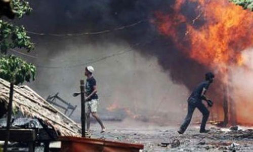 Buddhists torch Muslim homes in Myanmar Buddhists torch Muslim homes in Myanmar