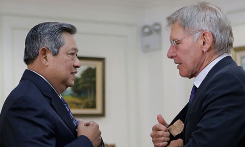 Harrison Ford interviews Indonesia's leader on environment Harrison Ford interviews Indonesia's leader on environment
