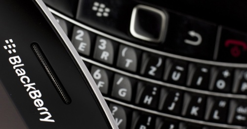 BlackBerry warns of big loss, 4,500 job cuts; shares dive