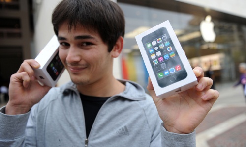 Apple's sales of new iPhones off to fast start