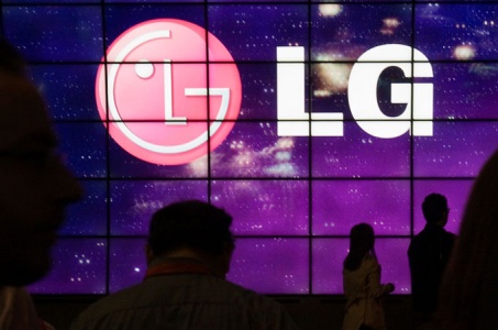 LG unveils curved handset display for November launch