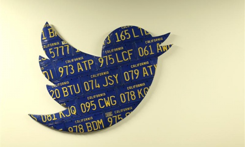 Twitter prices above range to raise at least $1.8 billion Twitter prices above range to raise at least $1.8 billion