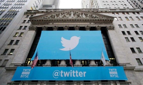 Twitter surges in trading debut Twitter surges in trading debut