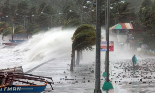 Typhoon Haiyan strikes Philippines