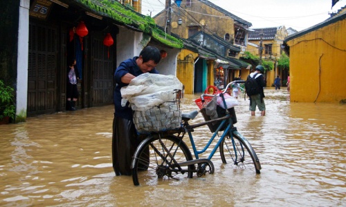 Death toll in Vietnam flooding raised to 41 Death toll in Vietnam flooding raised to 41