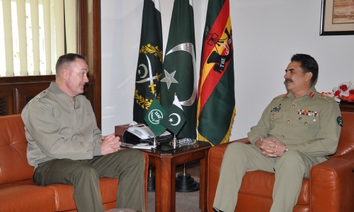 Nato's Isaf Commander in Afghanistan arrives in Pakistan