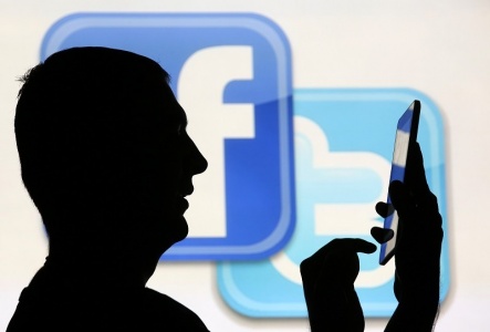 Facebook to begin selling video ads: WSJ