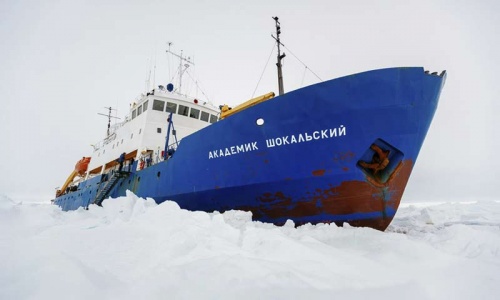 Icebound ship in Antarctica edges closer to rescue Icebound ship in Antarctica edges closer to rescue