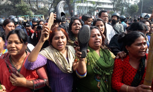 Government, opposition groups clash in Bangladesh