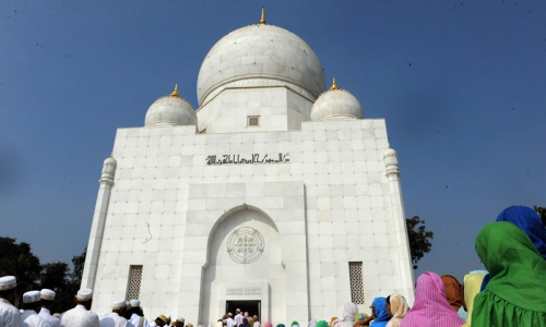 Stampede kills 18 mourners of Bohra spiritual leader in Mumbai