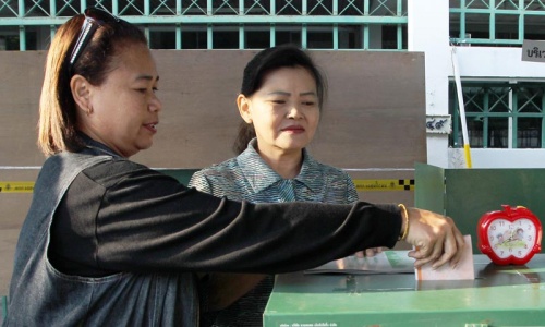 Tense Thai elections go ahead despite protests