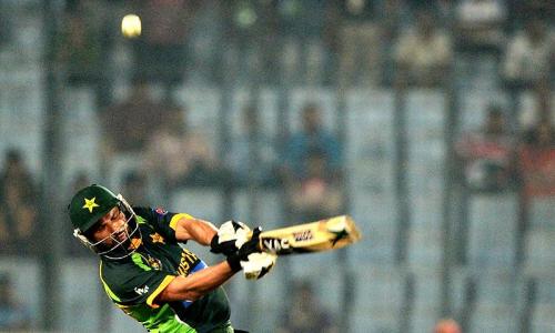Afridi blitz sees Pakistan chase 327 against Bangladesh