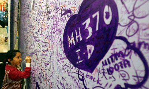 Missing MH370 &mdash; TV news fills airtime with speculation