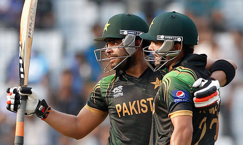 Umar Akmal stars in Pakistan&rsquo;s 16 runs win over Aussies