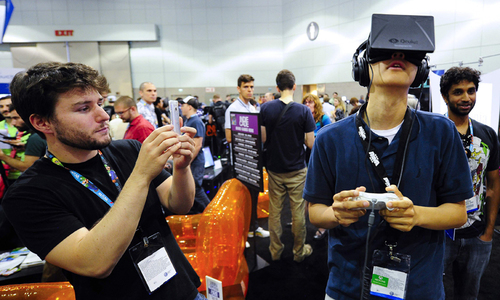 Facebook to buy virtual reality goggles maker for $2 billion