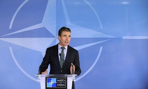 Nato sees no Russian troop pullout as Moscow hits Ukraine economy
