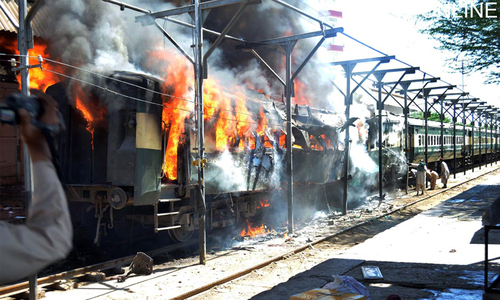 17 burn to death in train blast at Sibi