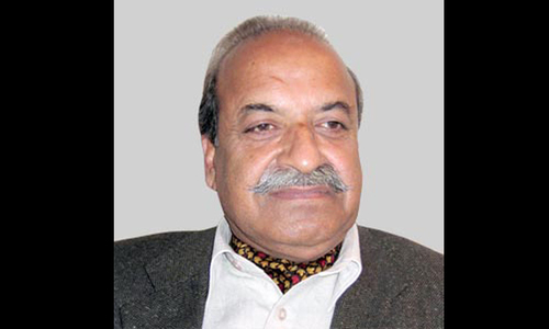 Profile: wearing uneasy Fata crown