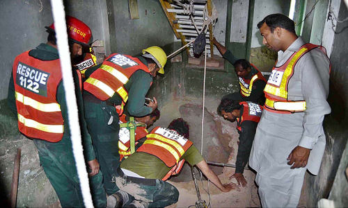 Man buried while digging for &lsquo;treasure&rsquo;