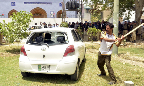 Gullu Butt: An Auto-smashing-biography