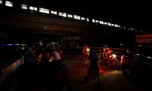 Power cuts plunge Mumbai into darkness